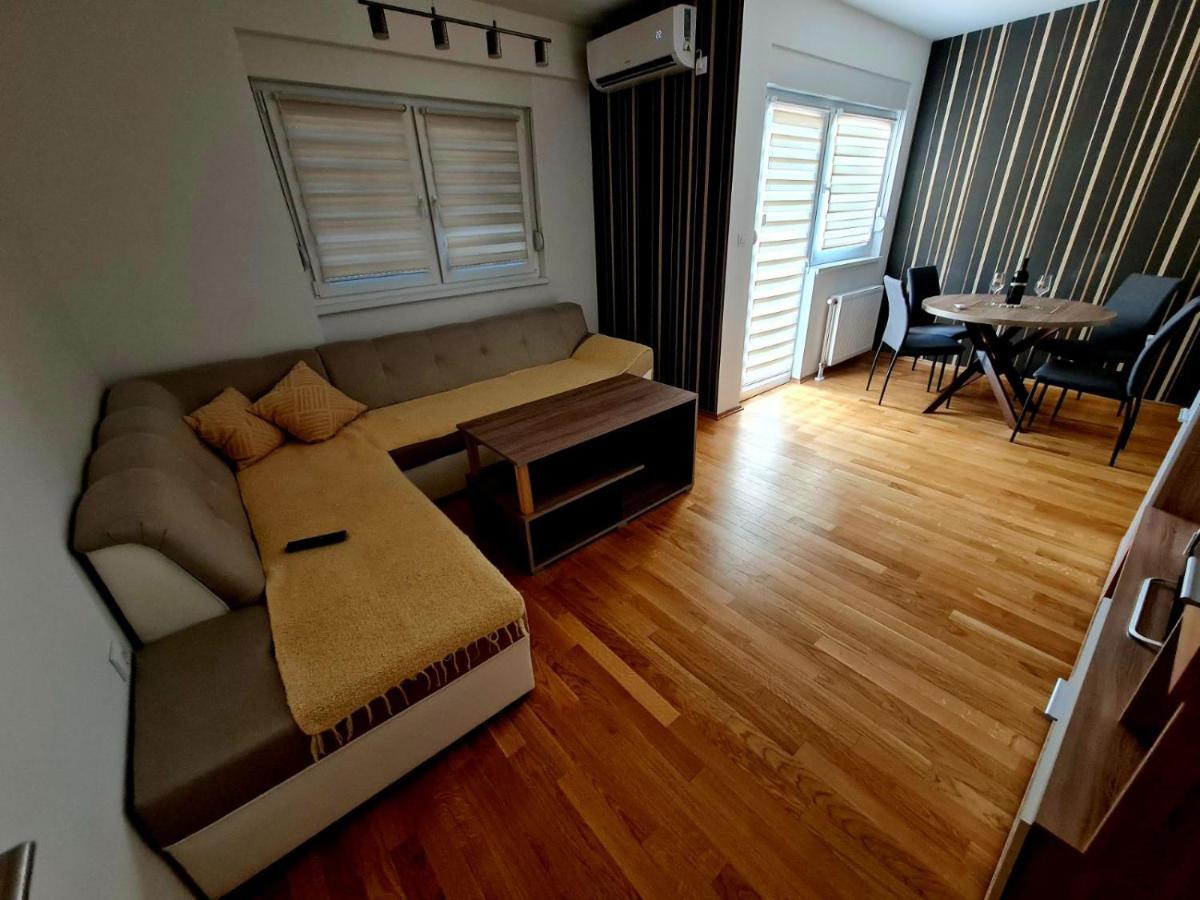 Apartman Court ปรีเยดอร์ ภายนอก รูปภาพ