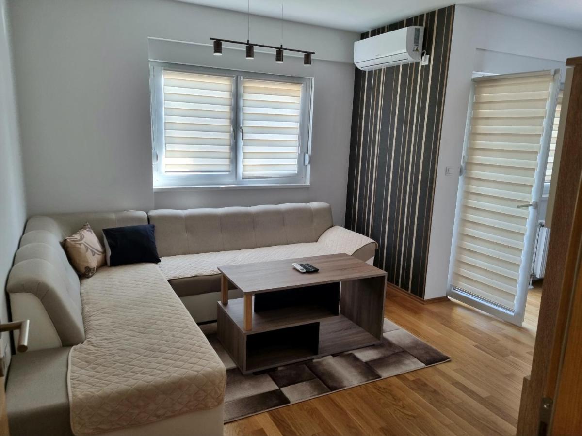Apartman Court ปรีเยดอร์ ภายนอก รูปภาพ